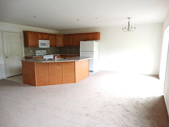 Kitchen & Dining Area