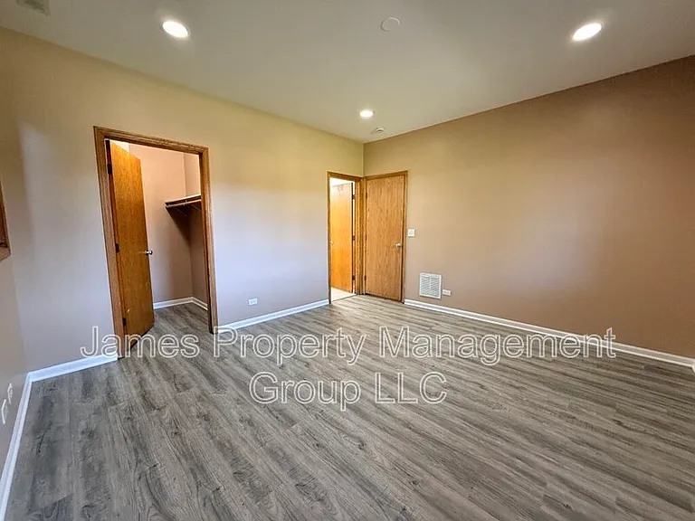 2711 W Congress Pkwy #1 — Photo 9