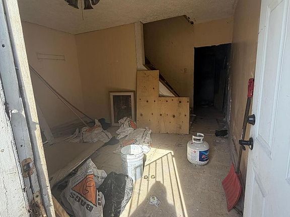 2nd image of 2745 N Hope St