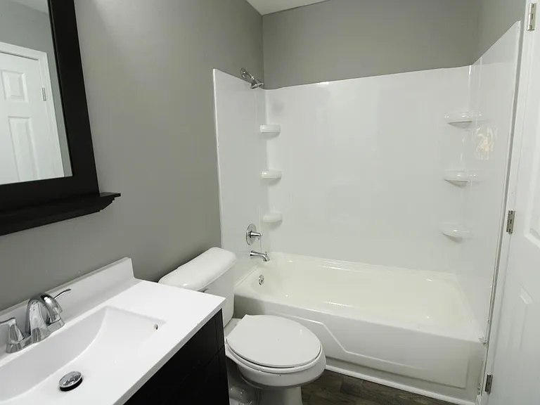 1803 Roxbury Dr — Photo 8