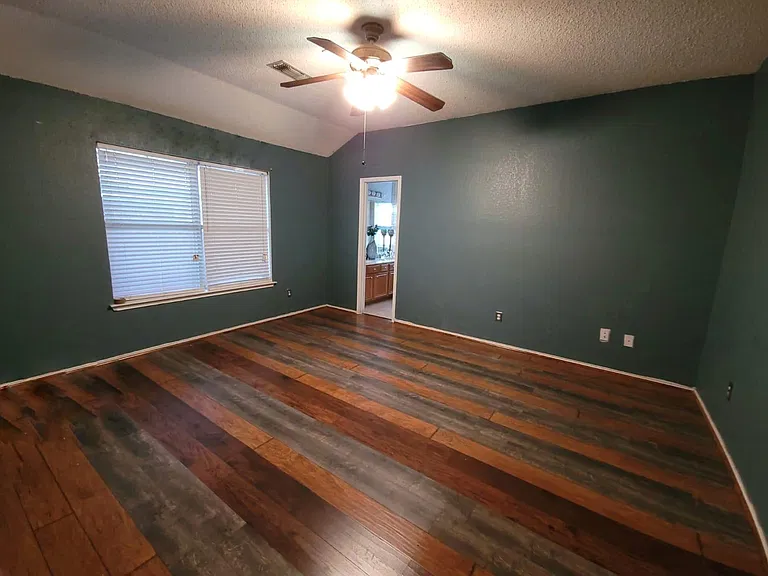 6105 Brookfall Dr — Photo 5