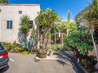 946 Hyperion Ave, Los Angeles, CA, 90029