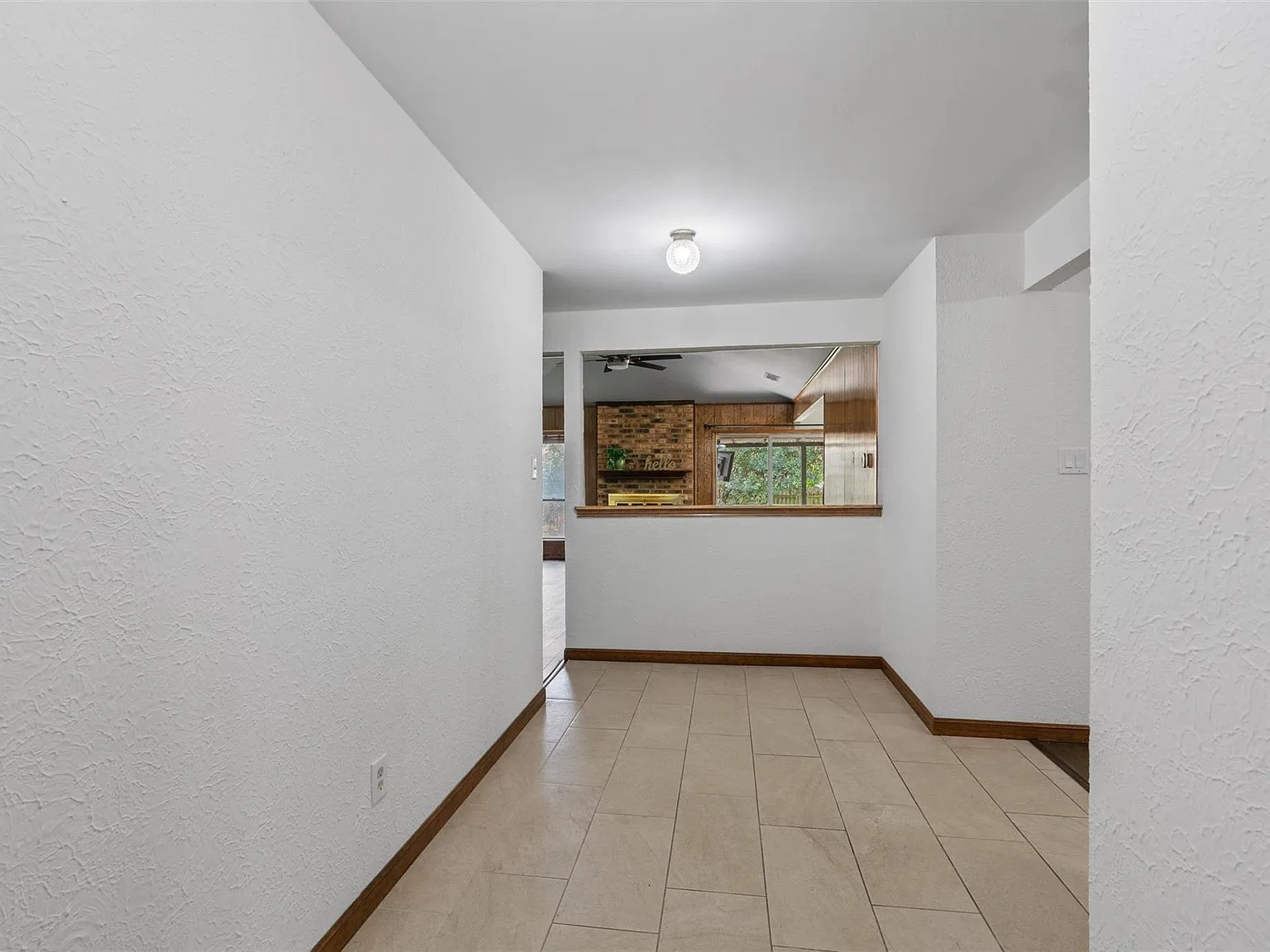 3 bed, 2.0 bath, 1766 sqft, $2,195 — Photo 3