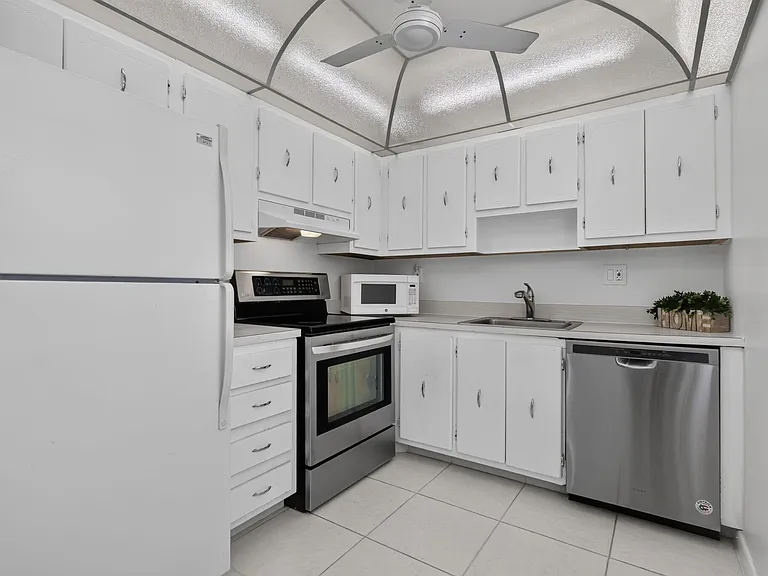 40 Burgundy Dr #A — Photo 14