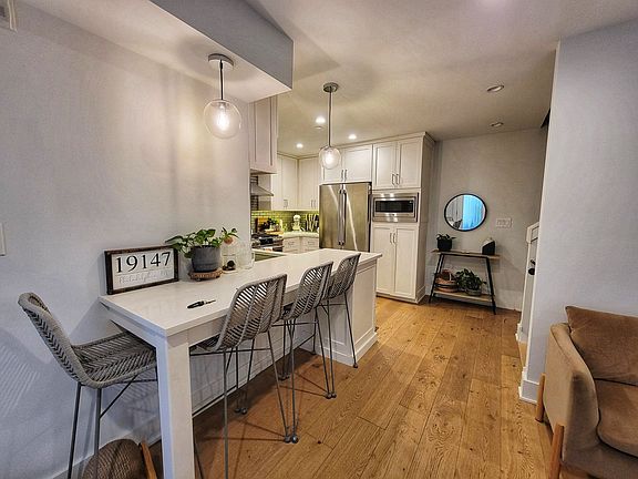 5th image of 212 Bainbridge St Floor 3