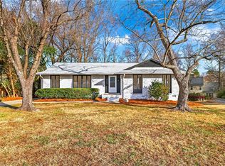 2204 Dulaire Rd, Greensboro, NC 27407