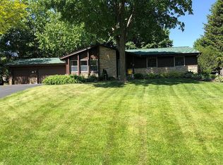 W274S4073 Timber Trl, Waukesha, WI 53189