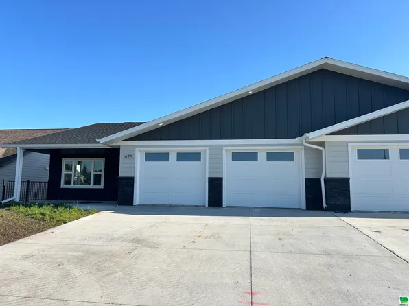 475 Larkspur Way, Sheldon, IA 51201