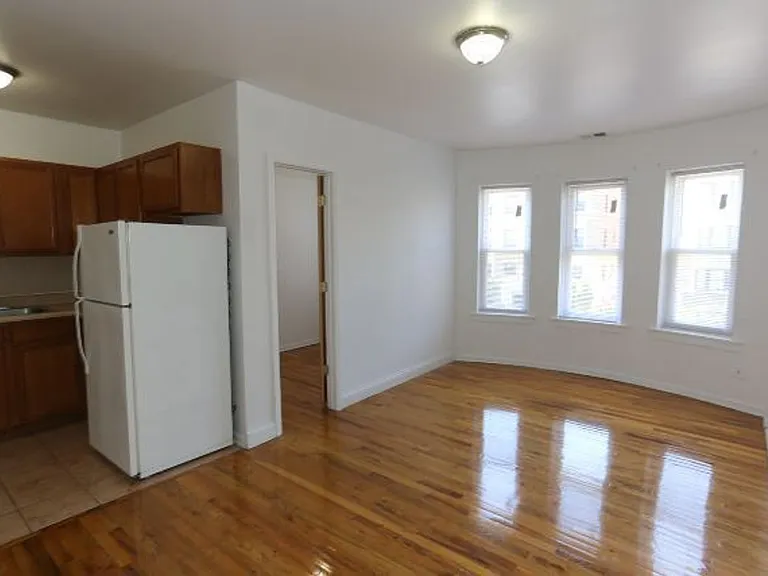 4501-4515 N Malden St — Photo 18