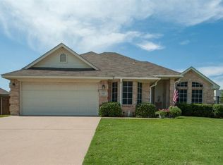 629 Pleasant Valley Dr, Burleson, TX 76028