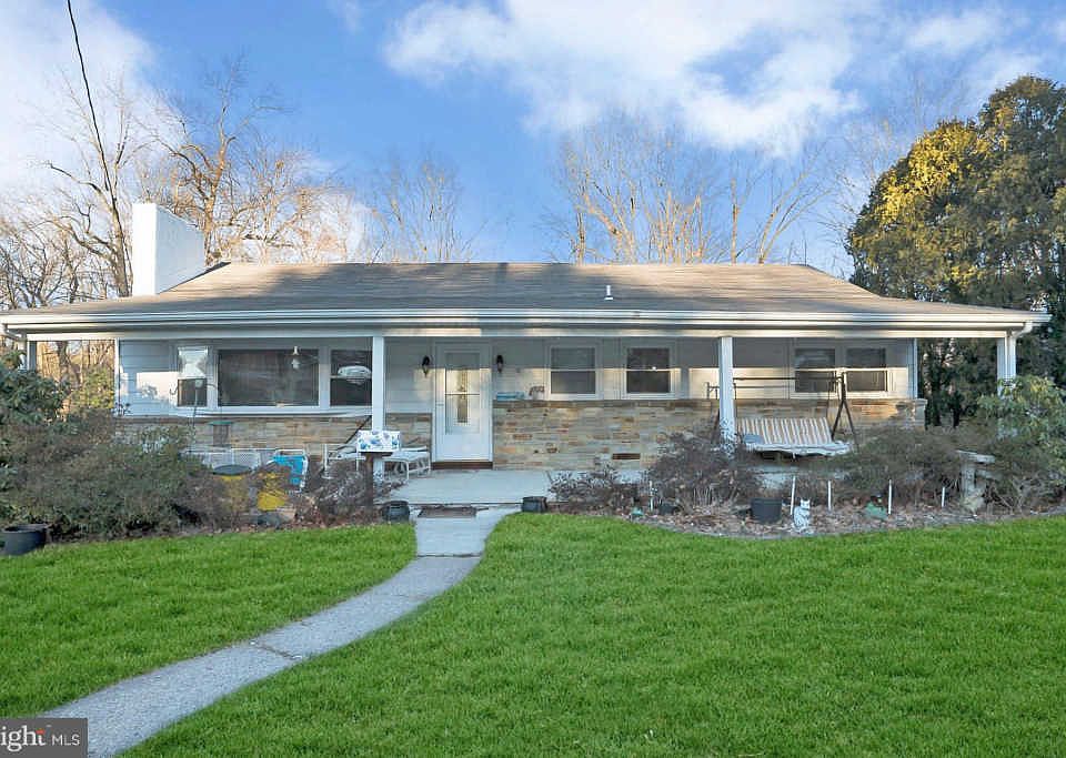 1st image of 33 Glen Stewart Dr