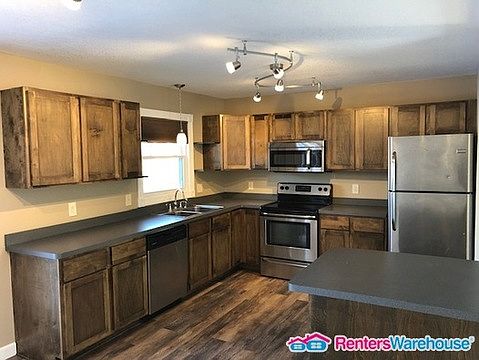 3rd image of 535 Lois Ln