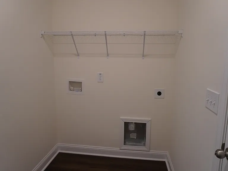 385 Buhmann Dr — Photo 6