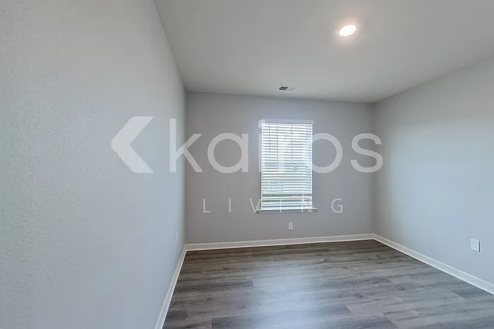 1111 Freedom Pkwy — Photo 27