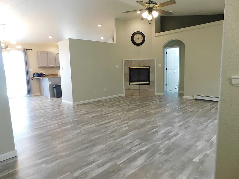 502 Garnet Dr — Photo 3