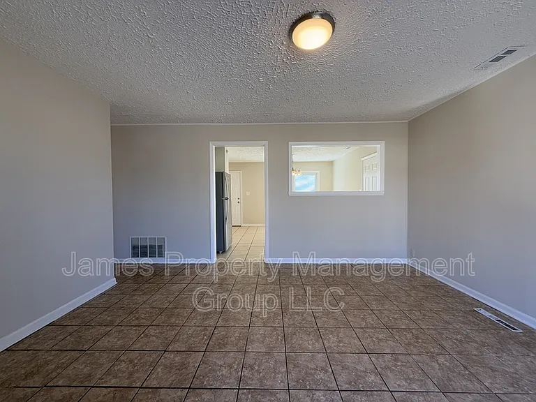 1004 Oakland Dr — Photo 7