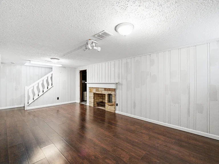 4437 Groveland Rd — Photo 33