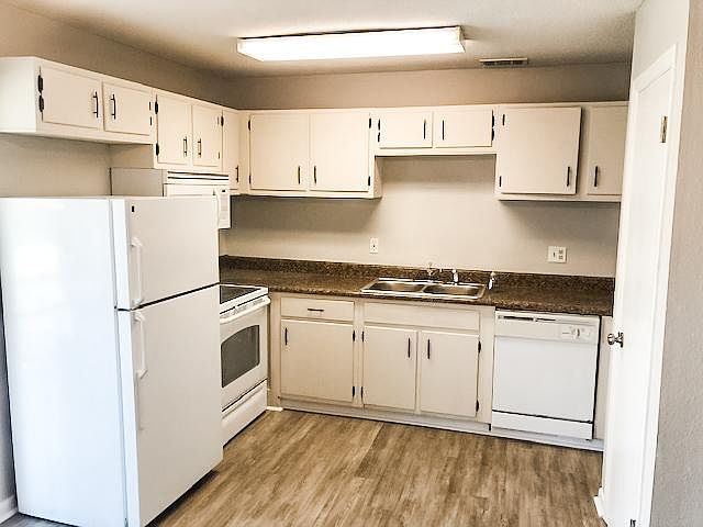 1st image of 2325 W Pensacola St APT 126