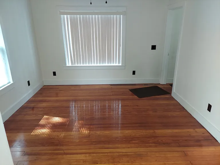37 Belcher St — Photo 2