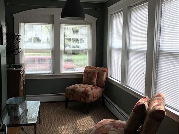 5th image of 33 Parkway Ave
