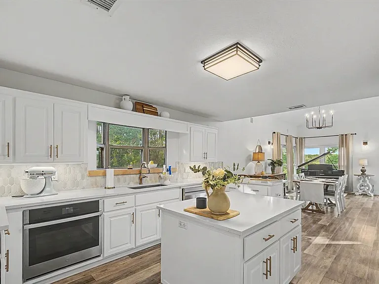 4596 Bayside Dr — Photo 11