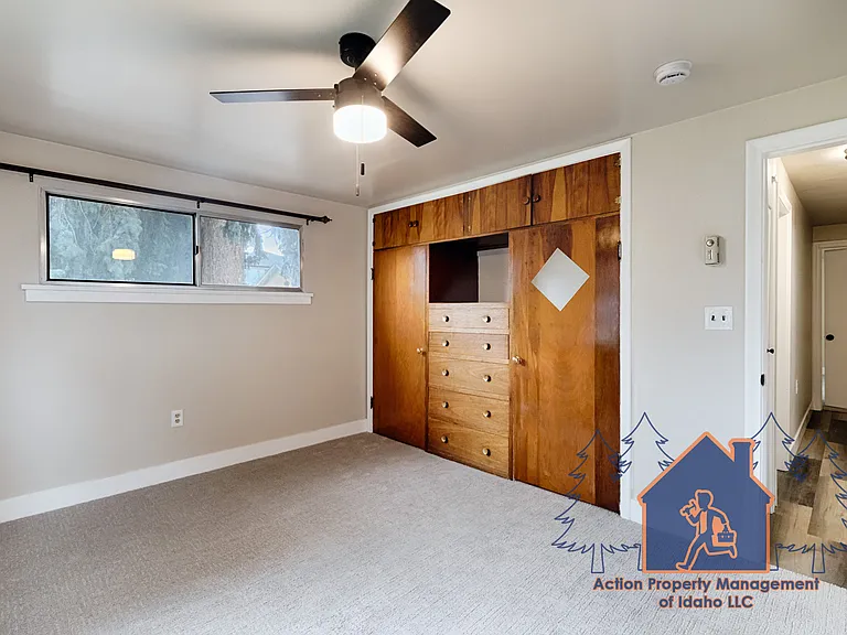 1013 W Willow Ave — Photo 17