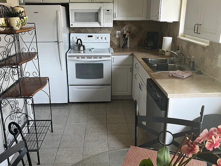 431 NW 14th Pl — Photo 8