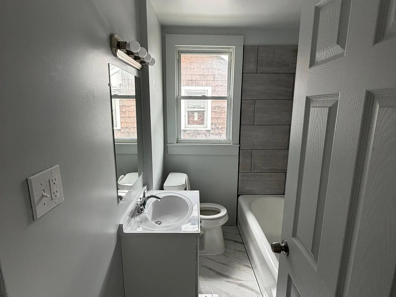 14720 Winthrop St — Photo 2