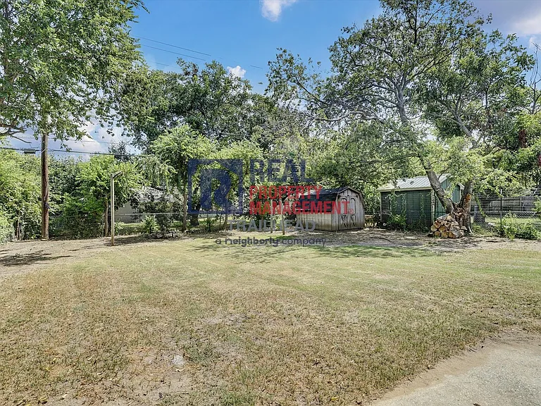 556 NW Lorna St — Photo 27