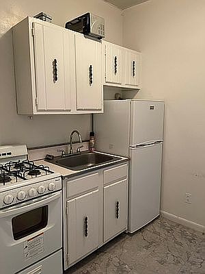 4th image of 421 E 82nd St APT 1C