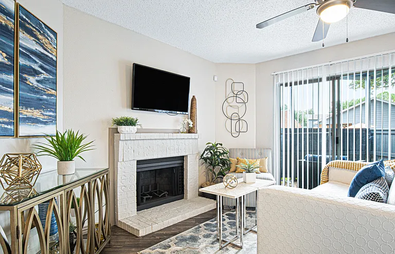Oaks of Lewisville Apartments — Photo 4