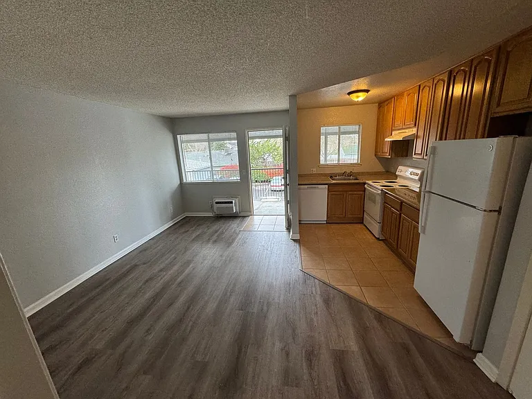 3259 Marshall Way #15 — Photo 10