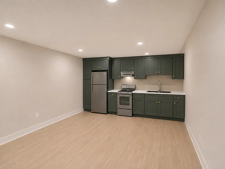 551 Elm St — Photo 2