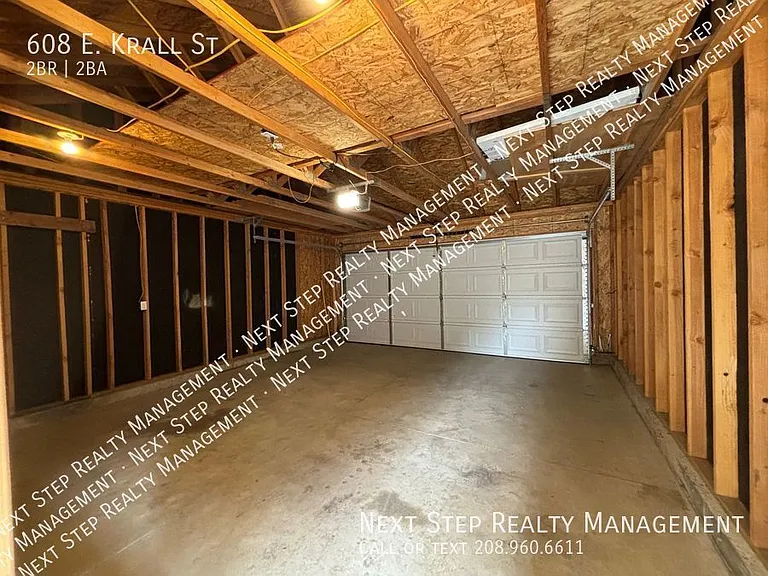 608 E Krall St — Photo 22