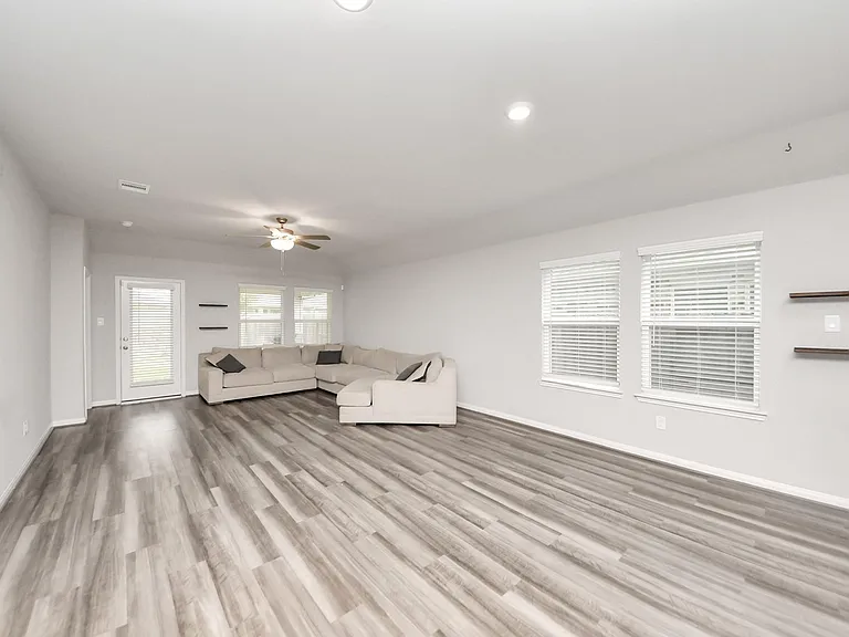 518 Ellwood Terrace Ln — Photo 12