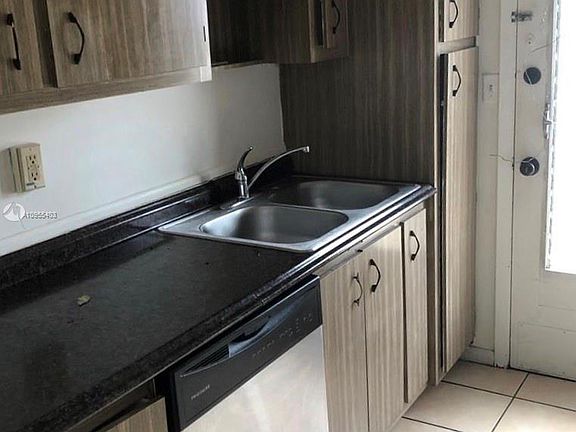 3rd image of 12665 NE 16th Ave APT 18