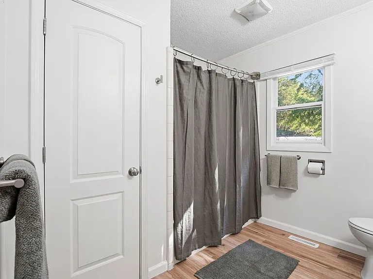 1425 Central Dr — Photo 20