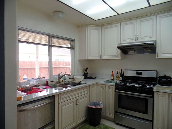 4th image of 15449 Tetley St