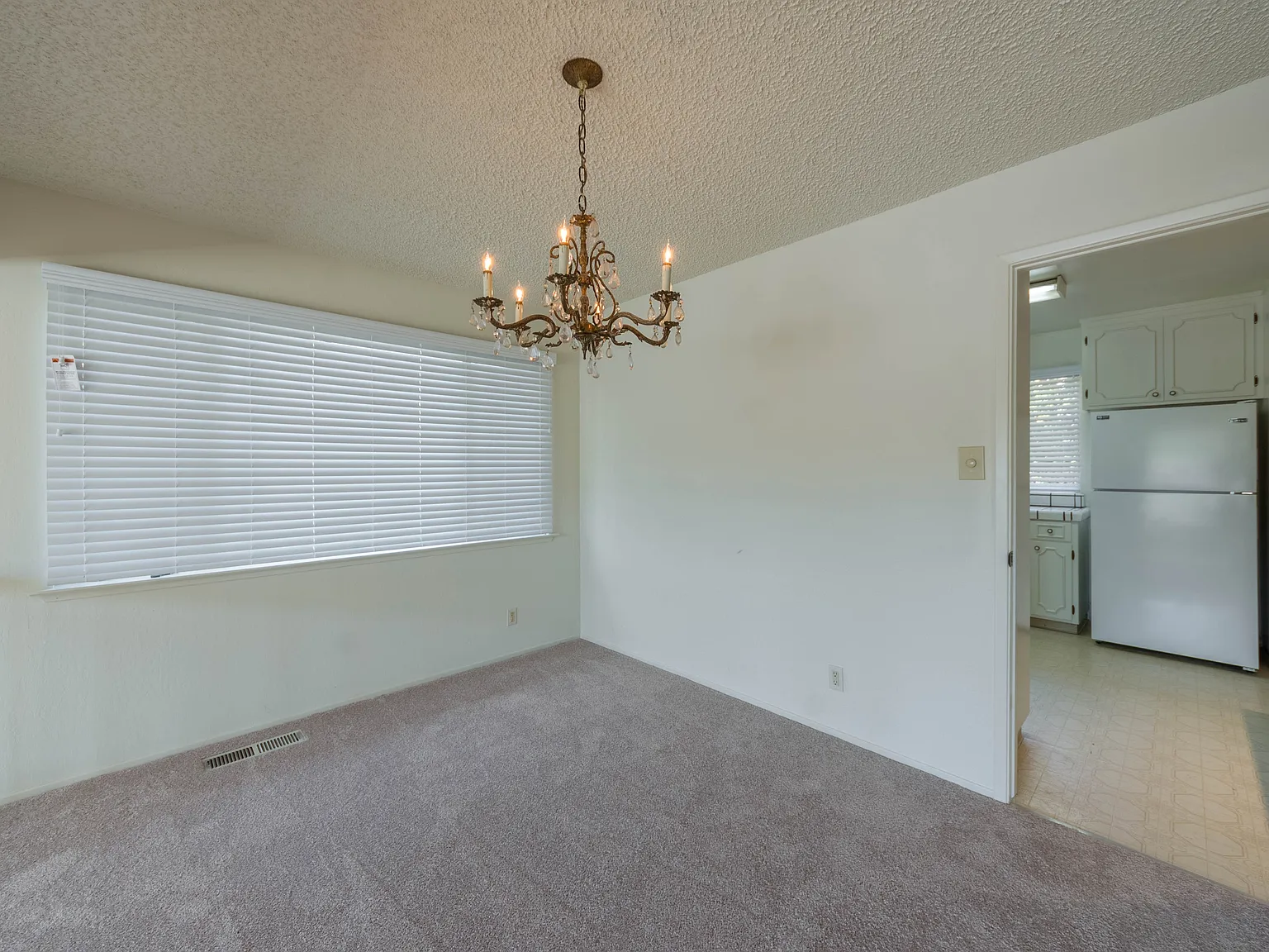Wonderful 3 bed 2 bath Single Family Home Located in Redwood City — Photo 4