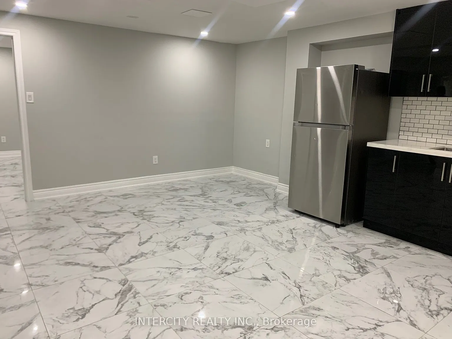 3 bed, $2,000 — Photo 4