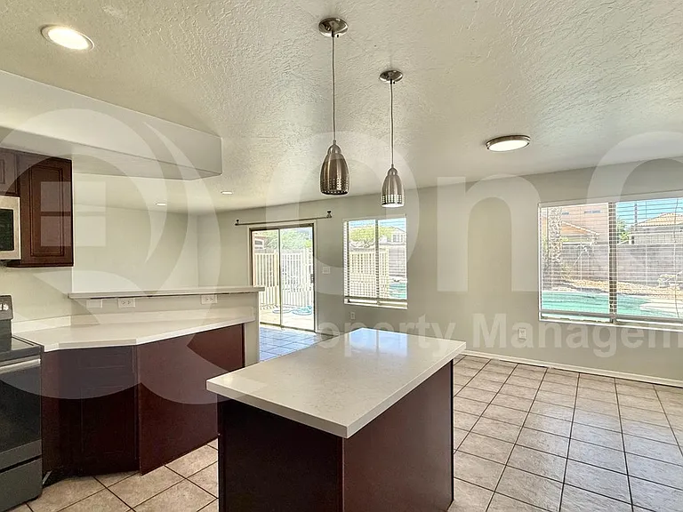 2075 E Appaloosa Rd — Photo 5