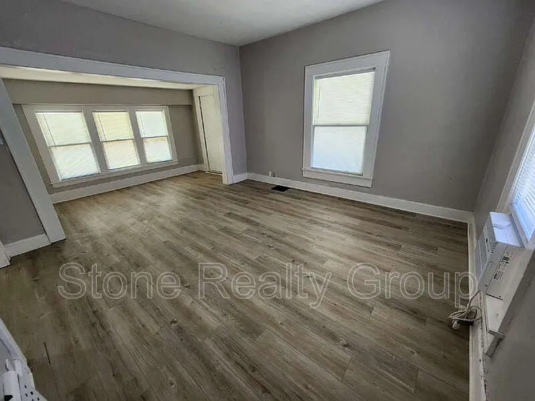2118 2nd Ave — Photo 2
