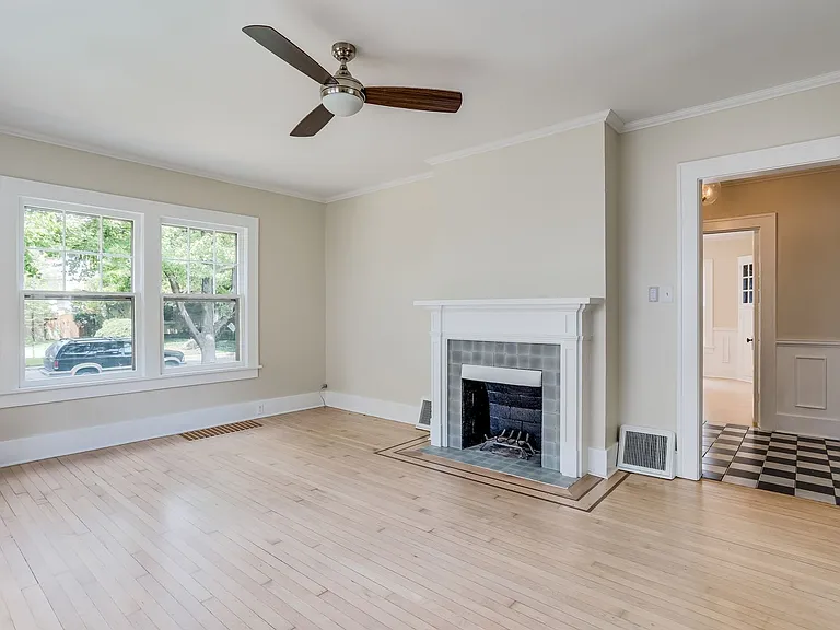 338 N Quentin St — Photo 3