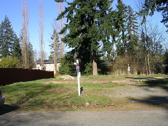 Level, cleared, fence lot with UTILITIES