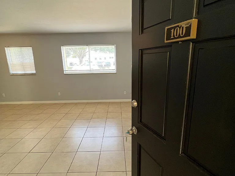 3206 W Azeele St #100 — Photo 3