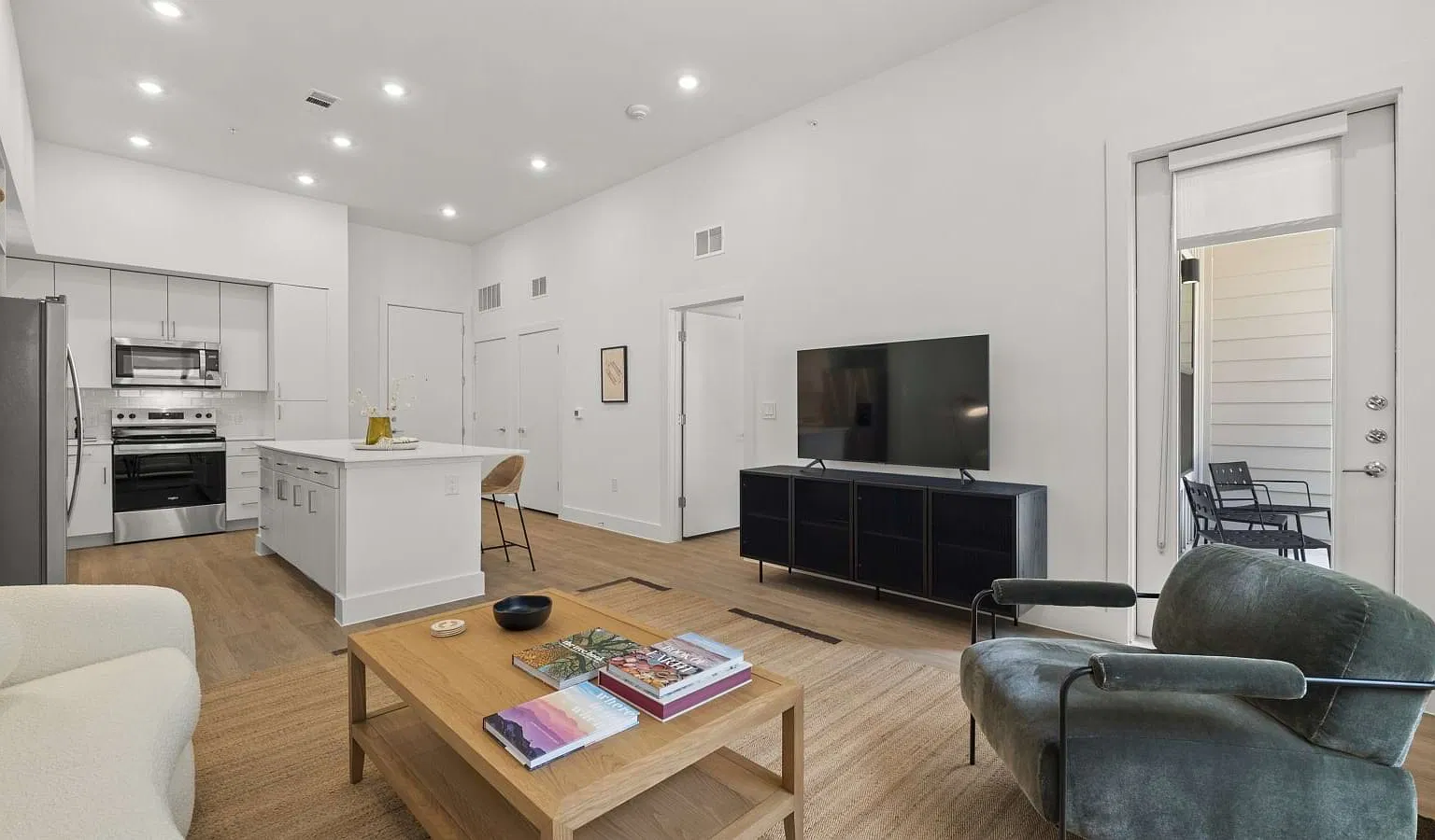 Huge Floor Plan, Doing 8 Weeks Free, Brentwood, Amazing Walkability, Island Kitchen, Spacious Patio! — Photo 4