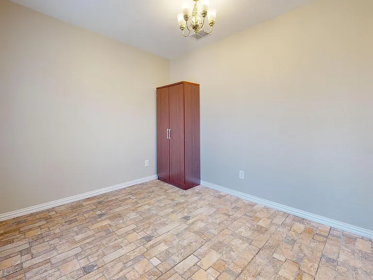 8128 Heritage Place Dr — Photo 11
