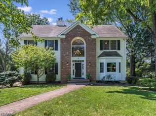 10 Shamrock Ct, Millington, NJ 07946