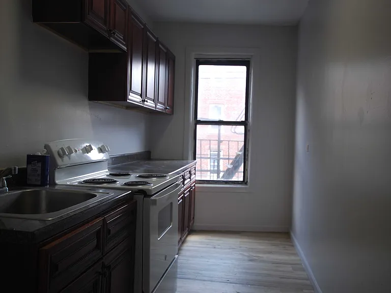 1400 Beach Ave #2 — Photo 14