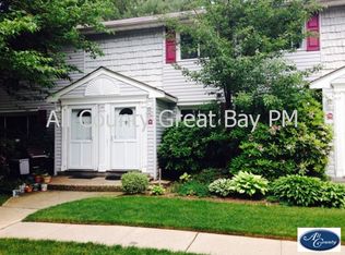 211 Terry Rd APT 18B, Smithtown, NY 11787